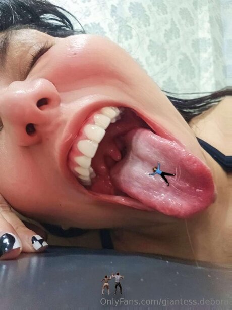 Giantess Debora akt bilder