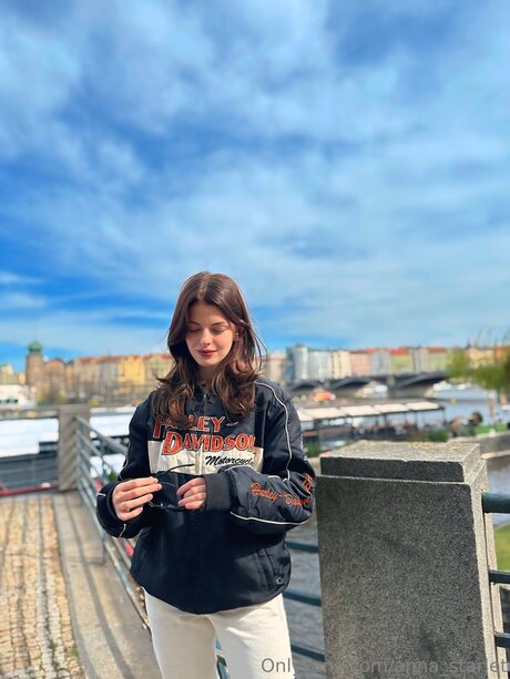 Anna Starlet nackt erwachsene bild