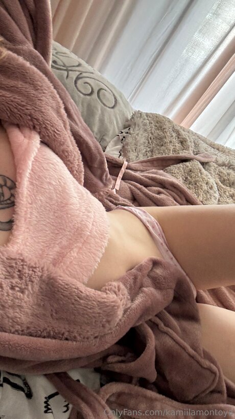 Kamiilamontoya kunst nackt foto