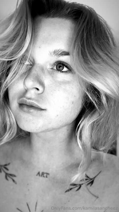 Kamiilamontoya sexy exklusive fotos