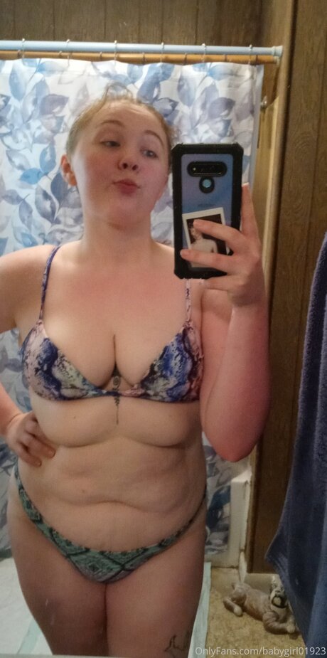 Babygirl01923 nackt nette bild
