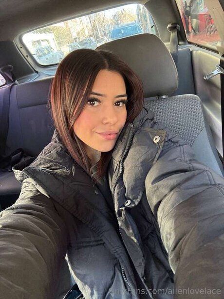 Ailenlovelace exklusive hübsche foto