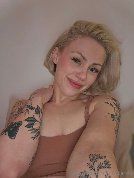 Julie Karkki pornostar schöne foto