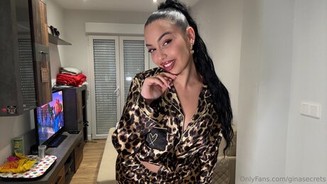 Ginasecrets schauspielerin nackt bild