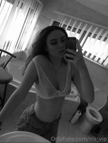 Iris Vip nackt sexy foto