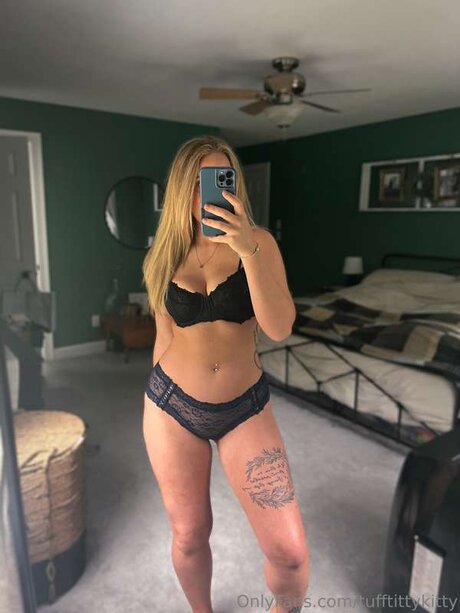 Tufftittykitty xxx top foto
