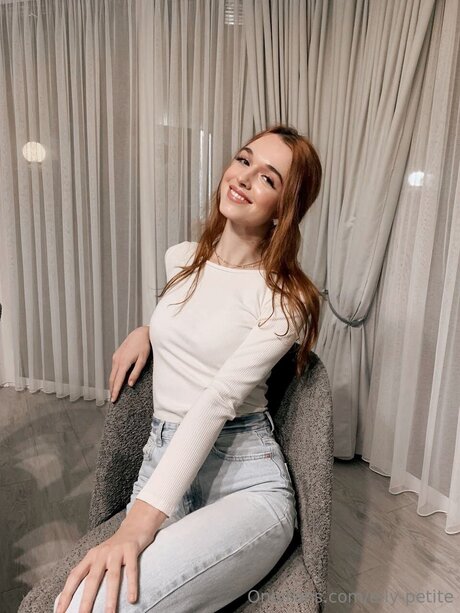 Elly Petite model xxx galerie