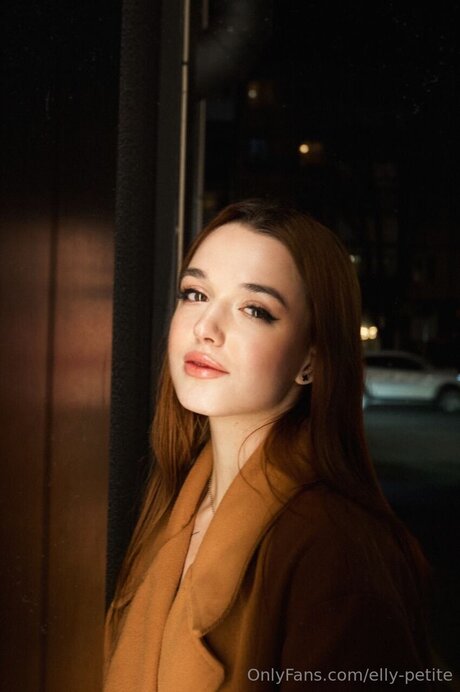 Elly Petite top hd galerie
