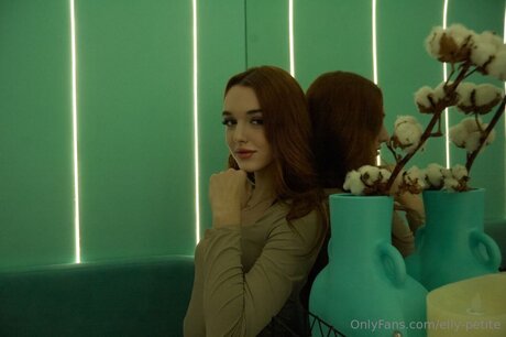 Elly Petite erwachsene kunst foto