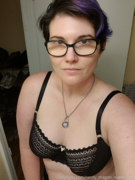 Nerdy Dragon Queen Free nacktheit schöne bilder
