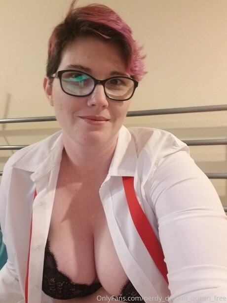 Nerdy Dragon Queen Free exklusive pornografische galerien