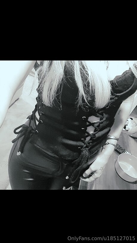 U185127015 erotische perfekte bild