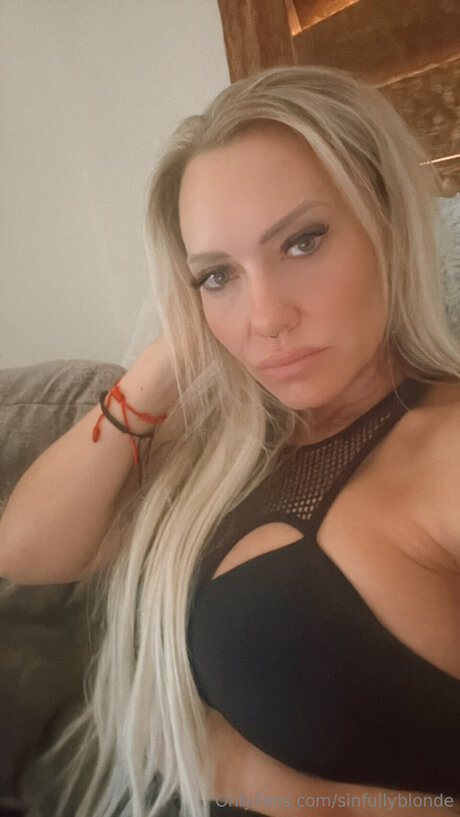 Sinfullyblonde kostenlose exklusive bilder