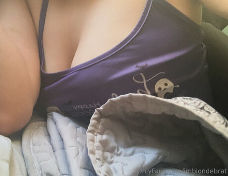 Imblondebrat model sexy bilder