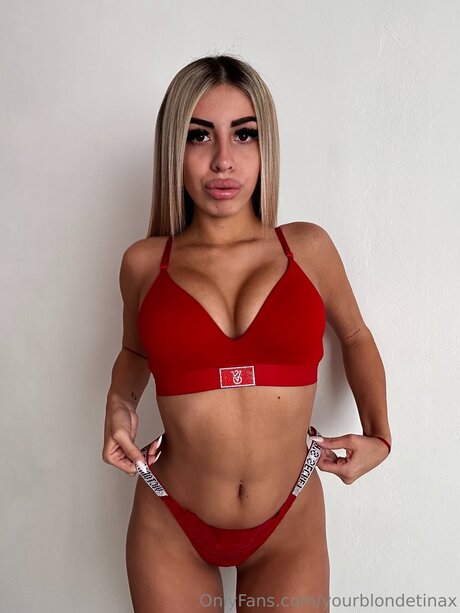 Yourblondepili pornostar heiße bild