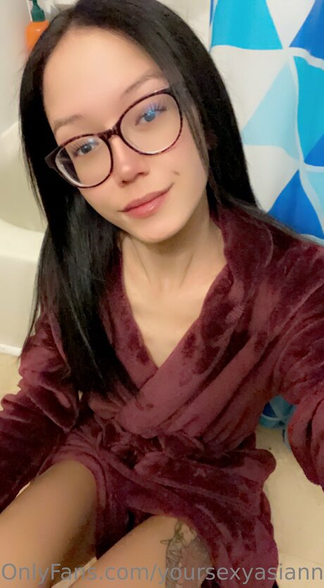 Yoursexyasiannextdoor akt bild