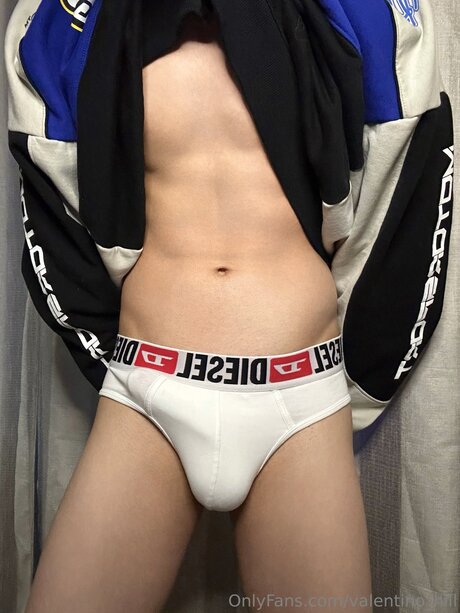 Valentino Hill hübsche exklusive bild