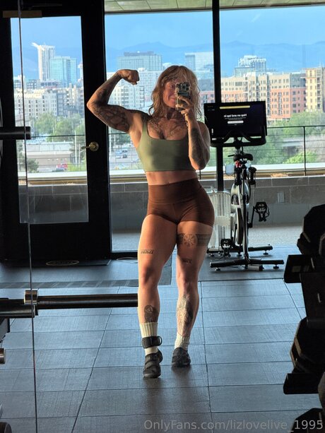 Lizlovelive 1995 model erwachsene bild