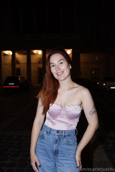 Scarletjust4u erotische nackten bild