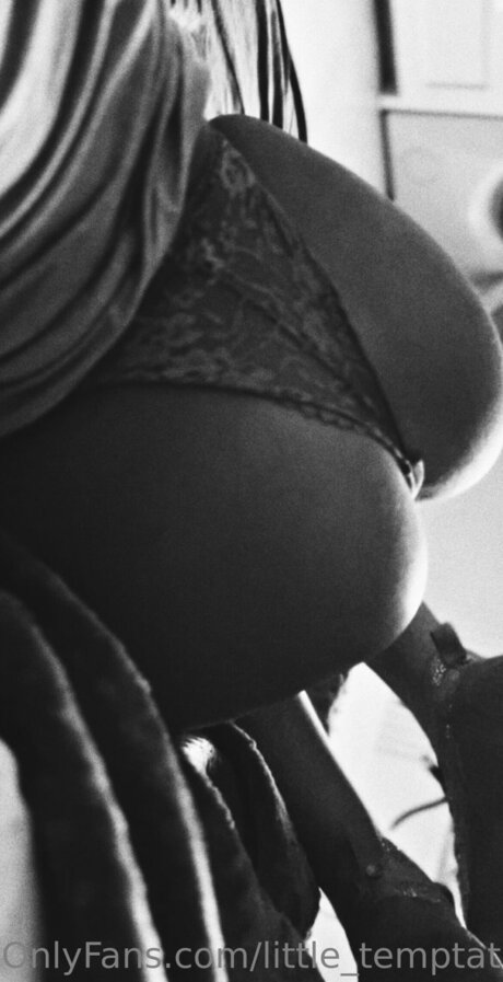 Little Temptation77 erotische pornografische foto