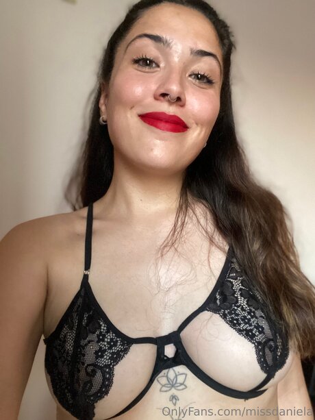 Kinkydaniela nacktheit erwachsene foto