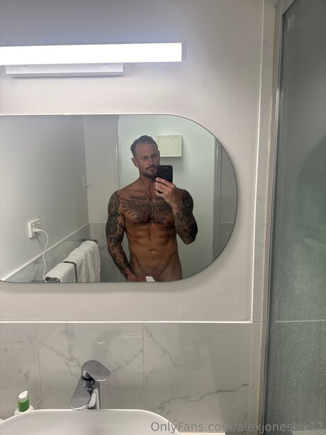 Alexjoneskik11 nackt hübsche foto
