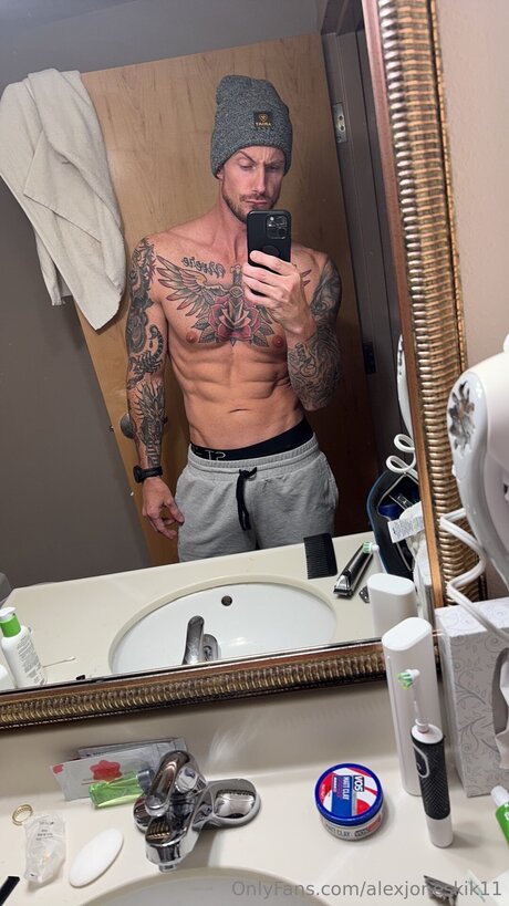 Alexjoneskik11 schöne erwachsene bild