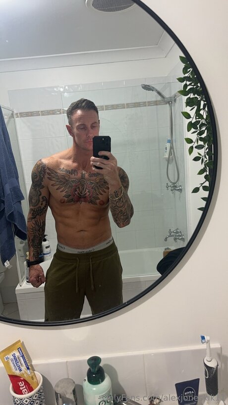 Alexjoneskik11 freie nackte galerien