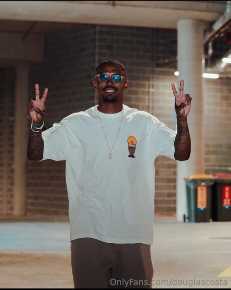 Douglascosta sexy nackte bild