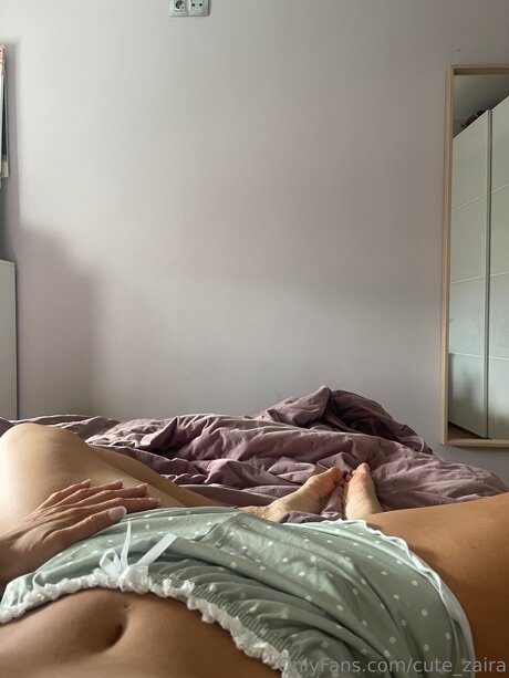 Cute Zaira erotische nackten bilder