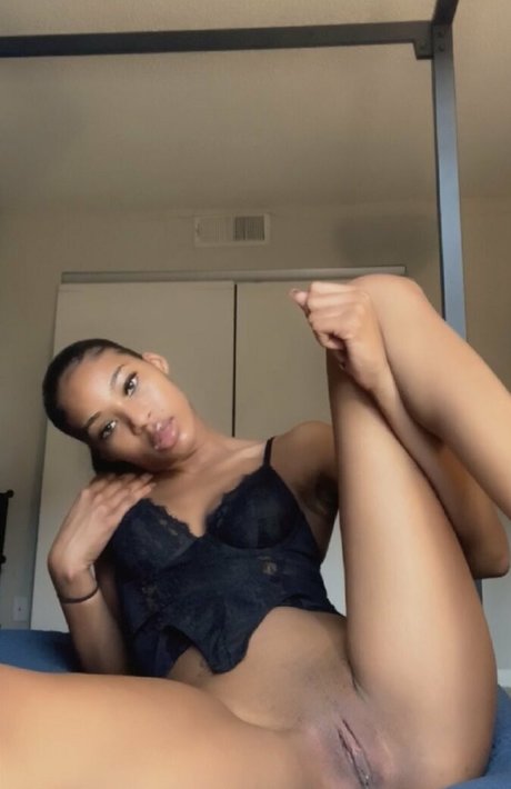 dunkle brustwarzen onlyfans schöne bild