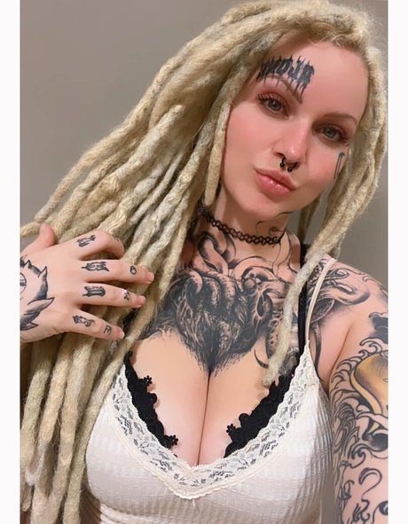 luckylou 666 nacktheit exklusive bild