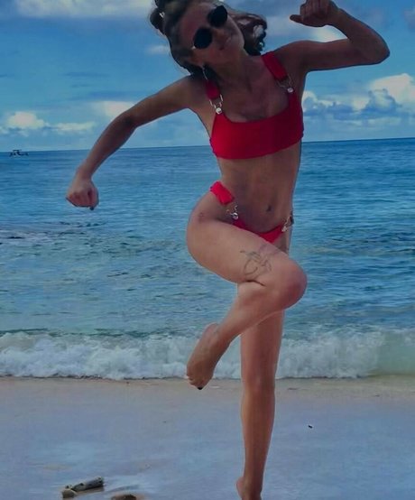 Ella Purnell freie porno galerie