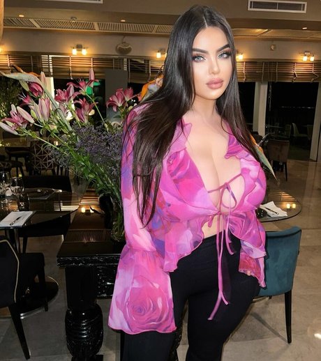 Noure Sahli exklusive nackte foto