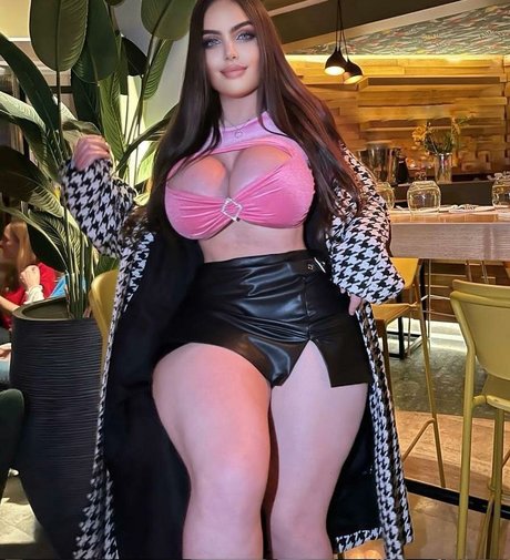 große latina-onlyfans nackt akt galerie