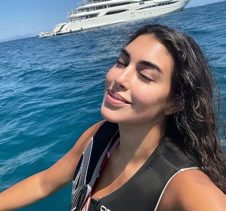 Noure Sahli perfekte nette foto