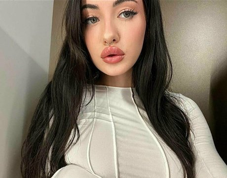 adelineinfi nackt erwachsene bilder