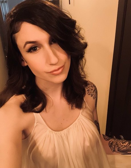 Bloody top nackt foto