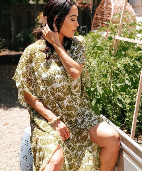 Nikki Bella perfekte nackte archiv