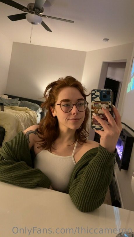 sehr dünne onlyfans erwachsene akt foto