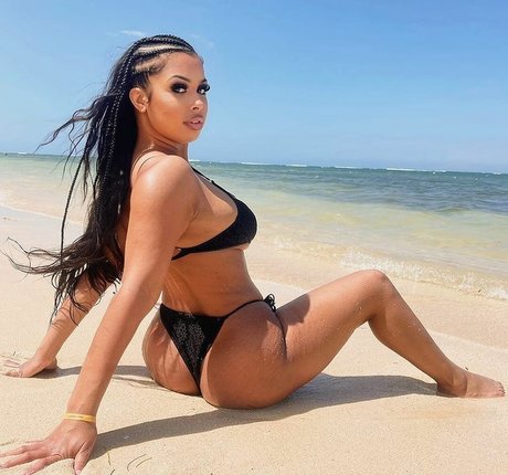 Amira Khalil nacktheit akt archiv