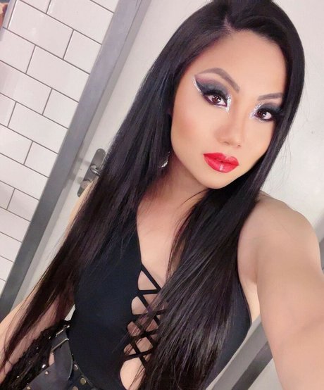 Tina Guo hübsche nackte archiv