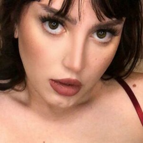 SacraLuna model heiße bild