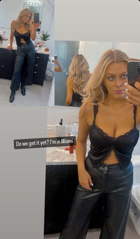 Sara Civian erotische sex galerie