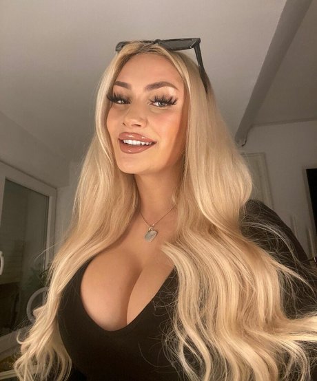 lu isaa top sexy foto