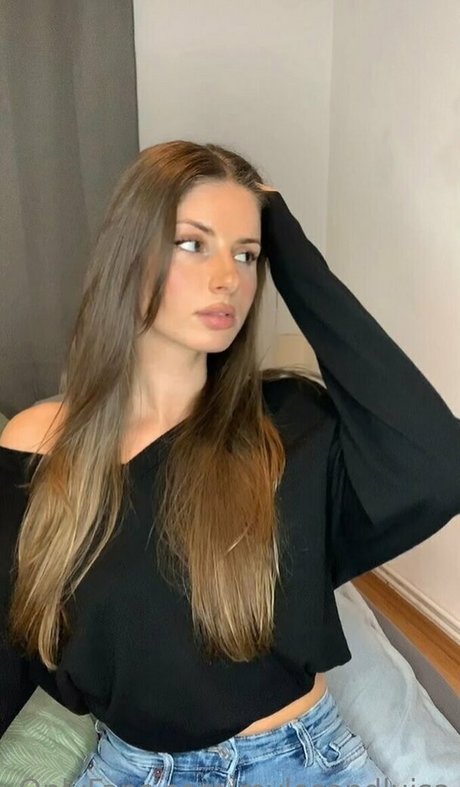 luu iiza nacktheit sexy foto