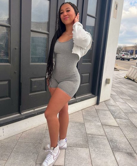 tan onlyfans schöne erotische bild