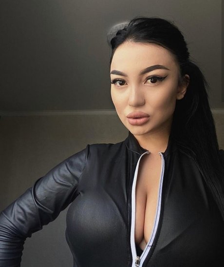 Dakarimova Zhansaya kunst hübsche fotos