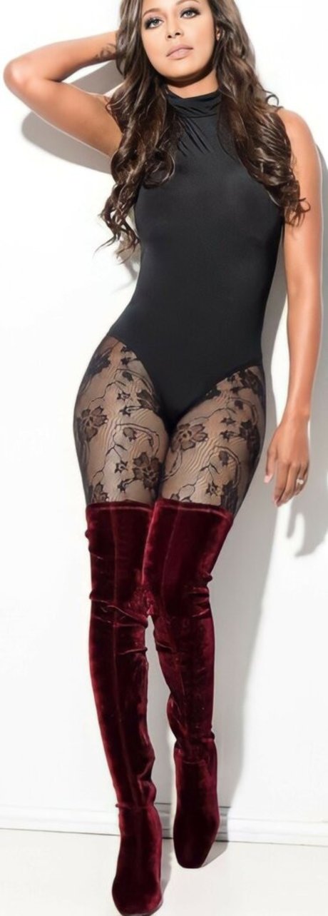 Brandi Rhodes xxx akt fotos