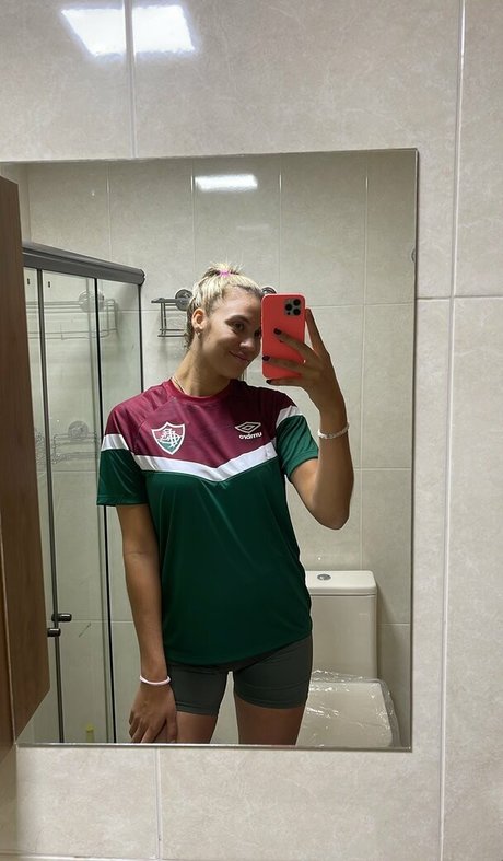 große rothaarige onlyfans nackt akt archiv